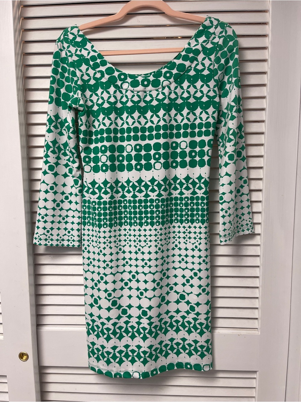 Tori Richard Green and White Geometric Long Sleeve Sheath Dress